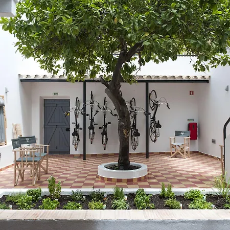 Bed & Breakfast Lemon Tree