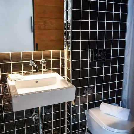 Lemon Tree Bed & Breakfast 4*