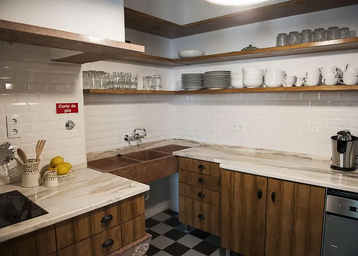 Lemon Tree Couette-café